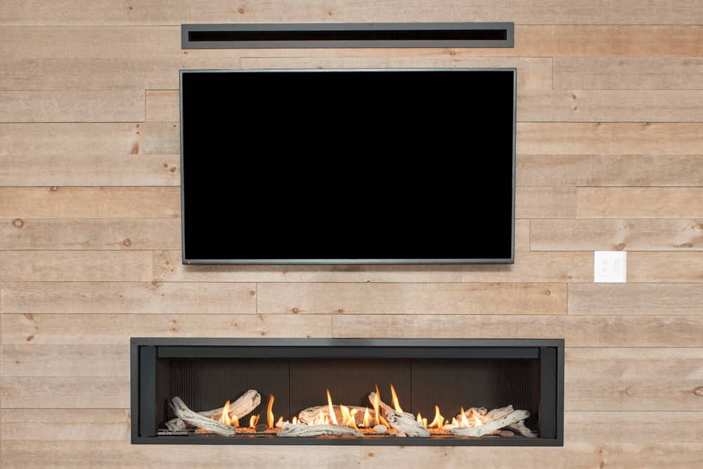 L3 Direct Vent Gas Fireplace Linear Series with Driftwood Logs